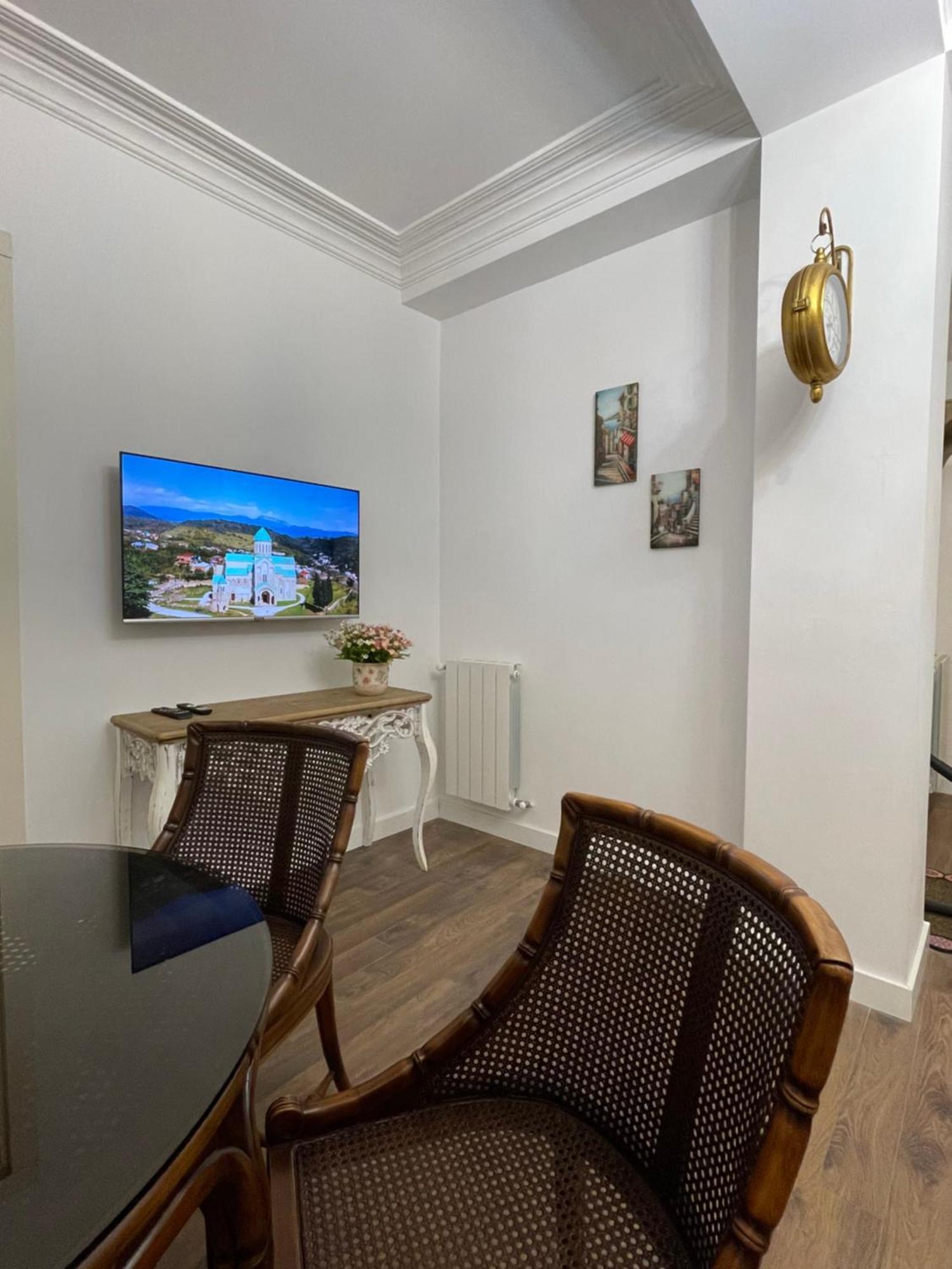 Picasso Apartment Кутаїсі Екстер'єр фото